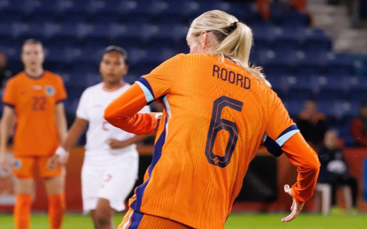 Nederlandse vrouwen boekten een recordzege van 15-0 op Indonesië in een vriendschappelijke voetbalwedstrijd op de Cricket Ground