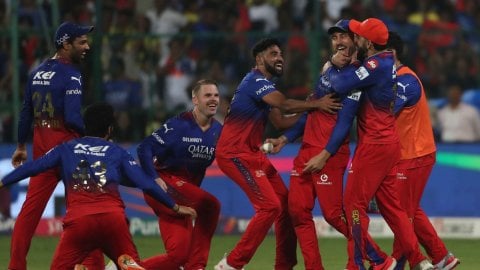 इन 3 खिलाड़ियों को रिटेन करेगी RCB की टीम,  मैक्सवेल, जैक्स और ग्रीन का नाम नहीं है शामिल