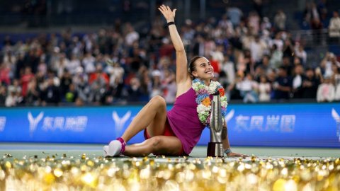 Sabalenka pips Swiatek to return to top in WTA rankings