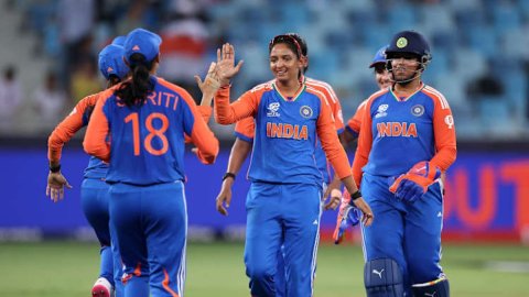 Women’s T20 WC: Devine, Mair & Tahuhu star as New Zealand hand India 58-run hammering (ld)