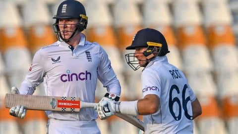 Zak Crawley, Joe Root lead fight back as England trail by 460 runs against Pakistan at the end of se