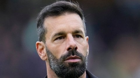 Andre Onana says players want Van Nistelrooy to stay on with Manchester United