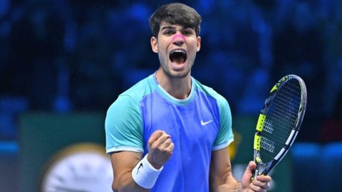 ATP Finals: Alcaraz rallies past Rublev to revive hopes of reaching semis