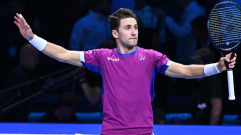 ATP Finals: Casper hands a Ruud shock to Alcaraz with a straight-sets win