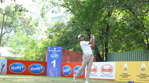 Karandeep Kochhar and Kshitij Naveed Kaul fire 64 each for joint lead after round one in The Poona C