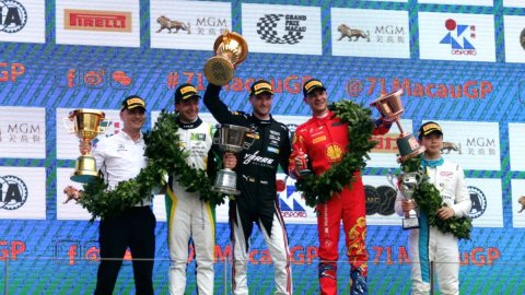 Mercedes' Maro Engle wins thrilling FIA GT World Cup in Macao