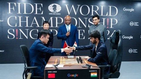 World Chess Championship: Gukesh holds Ding Liren with black pieces in Game 4 (Ld)