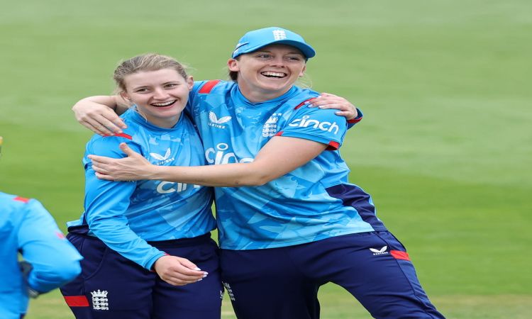 2nd ODI: ENGW की चार्ली डीन ने SAW के खिलाफ हैट्रिक लेते हुए बनाया ये महारिकॉर्ड 