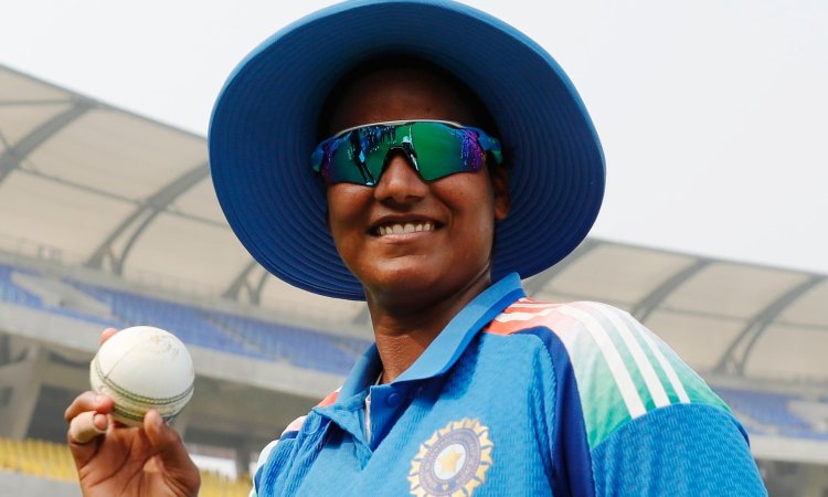 Deepti Sharma becomes the first Indian to take three 5-wicket hauls in Women's ODI history! மகளிர் ஒருநாள் கிரிக்கெட்டில் சாதனை படைத்த தீப்தி சர்மா!