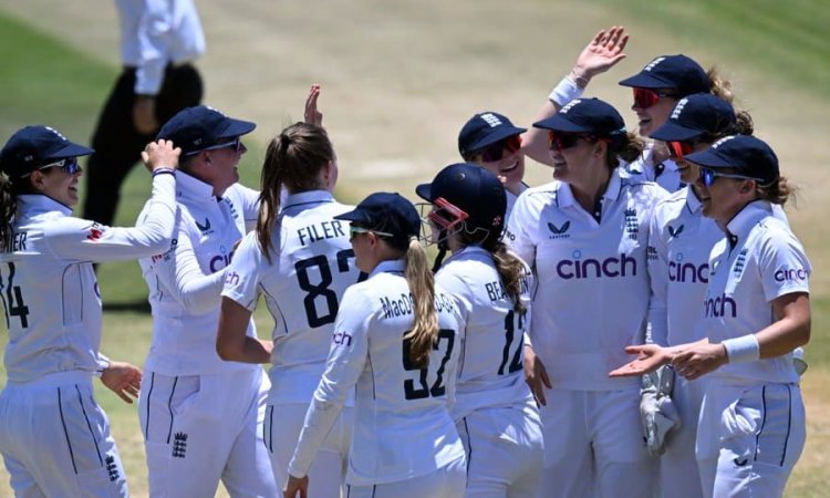 SAW vs ENGW, Only Test: England Women had a 145-run lead at stumps on day two in Bloemfontein! SAW vs ENGW, Only Test: தென் ஆப்பிரிக்காவை 281 ரன்களில் சுருட்டியது இங்கிலாந்து!