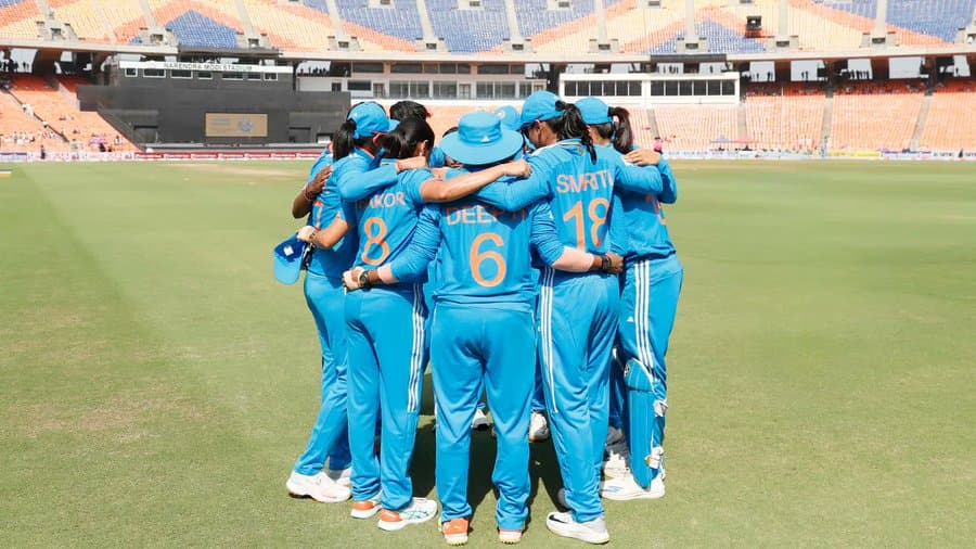 India Fined For Slow Over-rate In Second WODI Against Australia பந்துவீச அதிக நேரம் எடுத்துக் கொண்டதாக இந்திய அணிக்கு ஐசிசி அபராதம்!