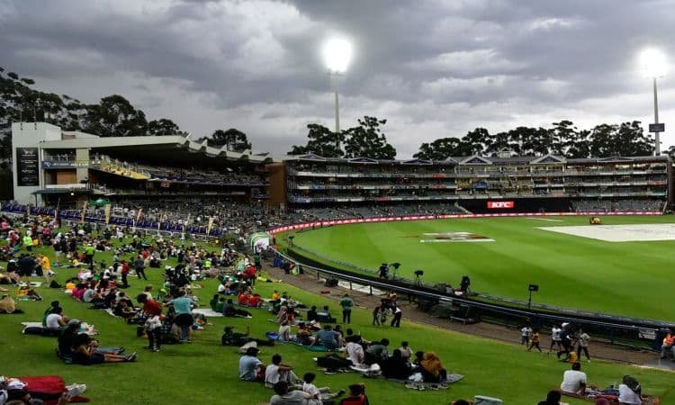 The third SA v PAK T20I has been abandoned due to inclement weather! தொடர் மழையால் கைவிடப்பட்ட மூன்றாவது டி20; தொடரை வென்றது தென் ஆப்பிரிக்கா!