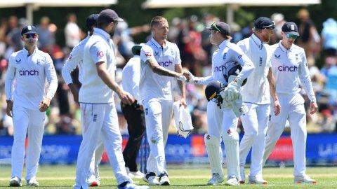 England beat New Zealand by 8 wicket in first test to take 1-0 lead