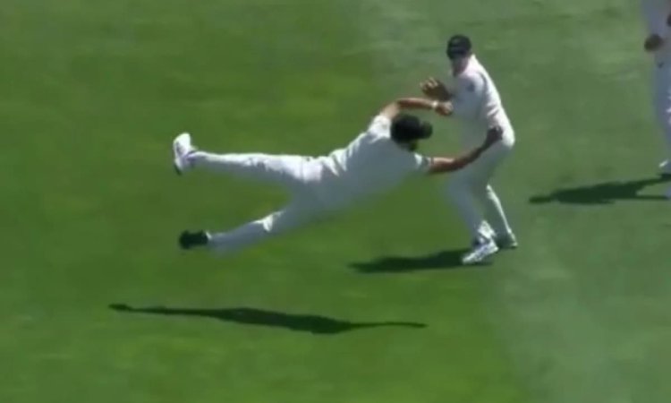 Daryl Mitchell Took Blinder Of A Catch In Slips Of Joe Root Nz Vs Eng 2nd Test அபாரமான கேட்ச்சின் மூலம் ரசிகர்களின் கவனத்தை ஈர்த்த டேரில் மிட்செல் - காணொளி!