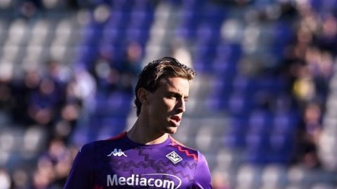 Fiorentina midfielder Edoardo Bove awake and responsive after collapse