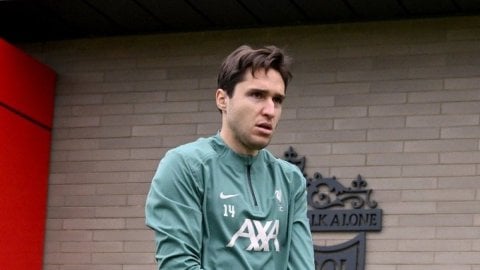 Liverpool get attacking boost with Chiesa, Jota's return to training