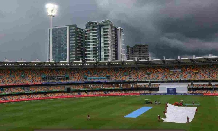 Rain forces early lunch on day five of third Test after Australia bowl out India for 260