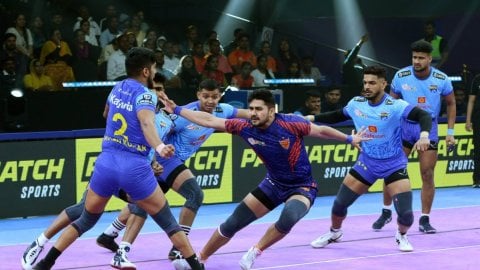 PKL 11: Dabang Delhi reach playoffs with massive 22-point win over Bengal Warriorz