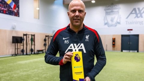 Premier League: Arne Slot wins first Manager of the Month honour