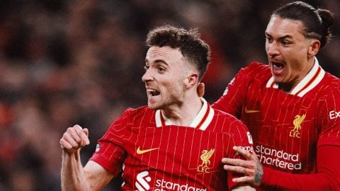 Premier League: Ten-man Liverpool rescue 2-2 draw with Fulham