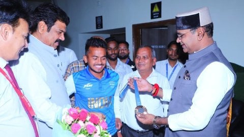 Vivek Sagar Prasad gets hero's welcome in MP After Paris Olympics bronze