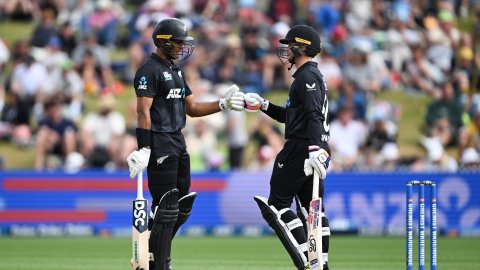 NZ vs SL, 2nd ODI: ரவீந்திரா, சாப்மேன் அரைசதம்; இலங்கை அணிக்கு 256 ரன்கள் டார்கெட்!