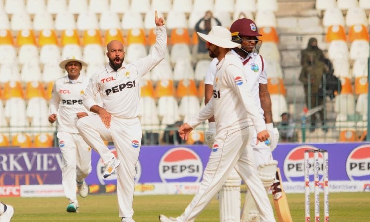 PAK vs WI, 1st Test: பேட்டிங்கில் சொதப்பிய விண்டிஸ்; வலிமையான நிலையில் பாகிஸ்தான்!