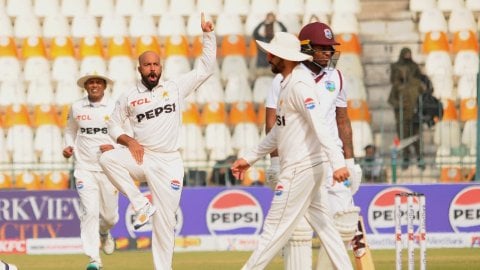 PAK vs WI, 1st Test: பேட்டிங்கில் சொதப்பிய விண்டிஸ்; வலிமையான நிலையில் பாகிஸ்தான்!