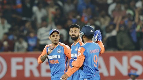 IND vs ENG, 3rd T20I: மேஜிக் நிகழ்த்திய வருண் சக்ரவர்த்தி; இந்திய அணிக்கு 172 ரன்கள் இலக்கு!