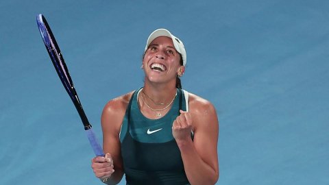 Aryna Sabalenka and Madison Keys to meet in women's singles final after contrasting wins in the Aust