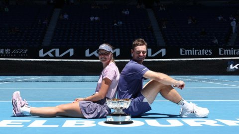 Aus Open: Australian wildcards Gadecki-Peers win mixed doubles title
