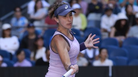 Aus Open: Bencic advances to fourth-round after Osaka retires with injury