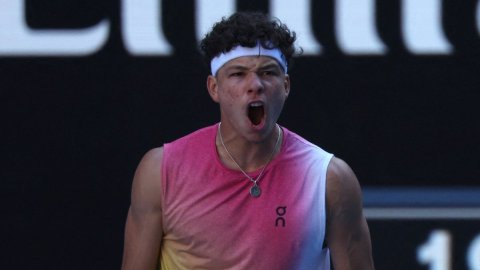 Aus Open: Shelton tops Sonego to reach second Grand Slam semifinal