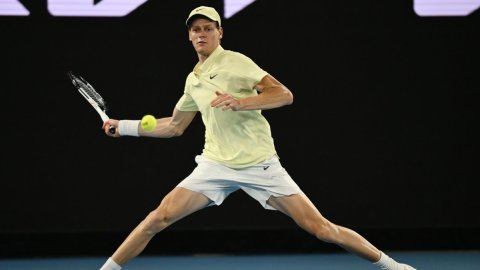 Aus Open: Sinner tops Shelton to enter third major final, faces Zverev