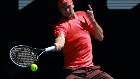 Aus Open: Zverev advances to final after Djokovic retires with injury