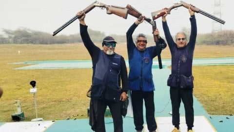 Darius Chenai of Telangana holds off Nabi Iqbal of Uttar Pradesh in a shoot-off to claim senior mast