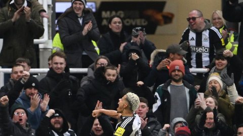 FA Cup: Newcastle Utd come back from behind to beat Bromley 3-1
