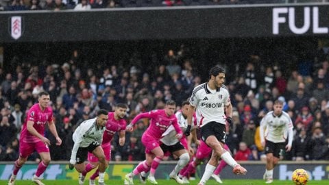 Fulham extend unbeaten streak to eight games with 2-2 draw vs Ipswich Town