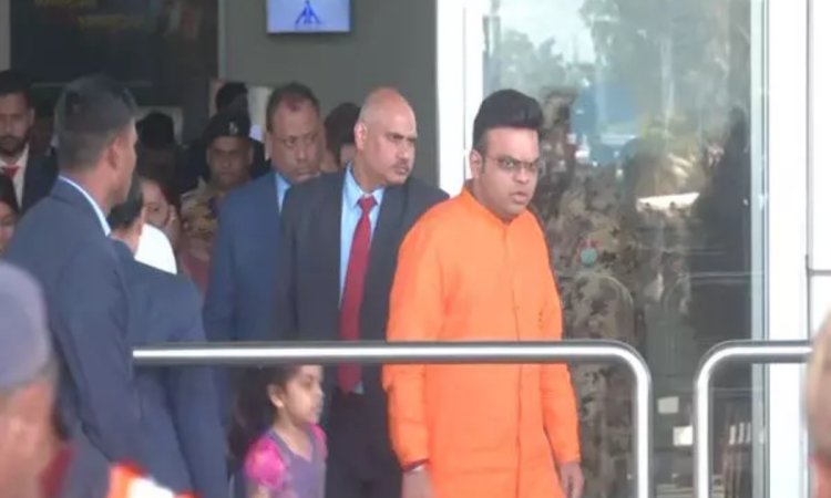 VIDEO: फैमिली के साथ महाकुंभ में पहुंचे ICC चेयरमैन जय शाह, भगवा रंग के कुर्ते में आए नज़र