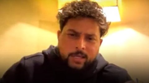 VIDEO: 'तुम्हें गोलकीपर की नहीं, ट्रॉफी की जरूरत है' कुलदीप यादव ने RCB को मारा ट्रॉफी का ताना