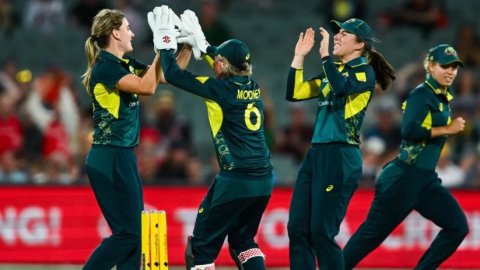 Mooney, Wareham’s onslaught fuel Australia’s whiteball washout of England in Ashes