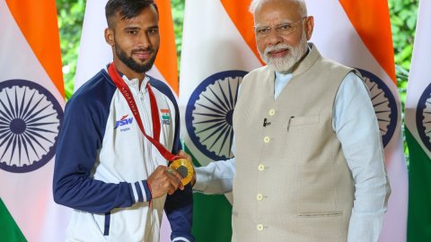 New Delhi: PM Narendra Modi interacting with the Indian Contingent of the Paris Paralympic 2024