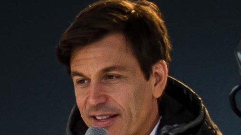 Toto Wolff calls Lewis Hamilton’s Ferrari photos ‘iconic’