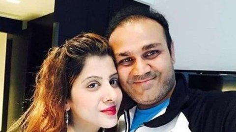 सहवाग और पत्नी आरती के बीच 21 साल बाद तलाक की खबरें, सोशल मीडिया पर किया एक दूसरे को अनफॉलो