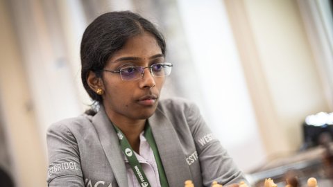 Vishy Anand congratulates Vaishali for bronze medal at World Blitz Championship