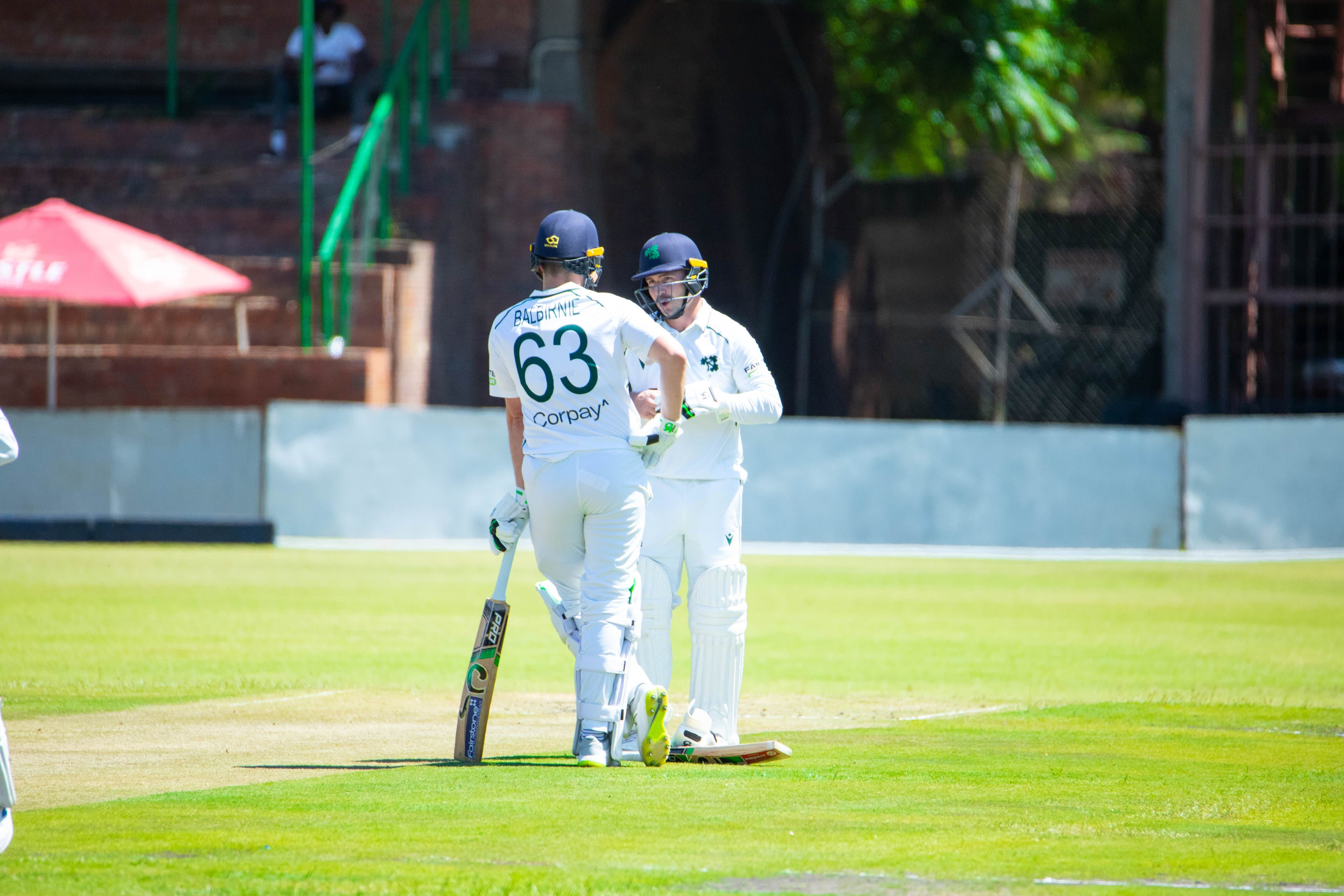 1st Test, Day 2: Ireland close out day two looking to build on their lead! 1st Test, Day 2: முதல் இன்னிங்ஸில் முன்னிலை பெற்ற ஜிம்பாப்வே; அதிரடி காட்டும் அயர்லாந்து!