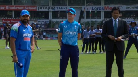 1st ODI: Kohli out with knee injury as England elect to bat first