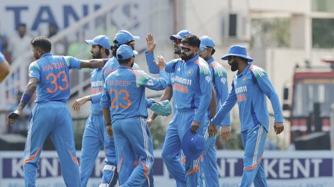 IND vs ENG, 1st ODI: பந்துவீச்சாளர்கள் அசத்தல்; இங்கிலாந்தை 248 ரன்களில் சுருட்டியது இந்தியா!