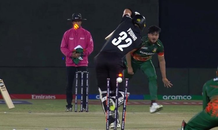 तस्किन का 'टाइगर' अंदाज: पहली ही ओवर में विल यंग की गिल्लियां उड़ाईं, जश्न में दहाड़े