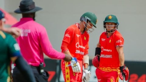 ZIM vs IRE, 3rd ODI: பென் கரண் அபார சதம்; அயர்லாந்தை வீழ்த்தி தொடரை வென்றது ஜிம்பாப்வே!